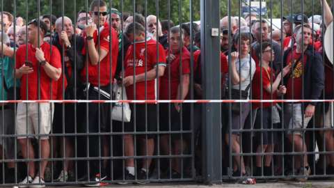 Liverpool fans outside the Stade de France