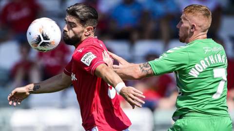 Elliot Lee of Wrexham battles for the ball with Matt Worthington of Yeovil Town