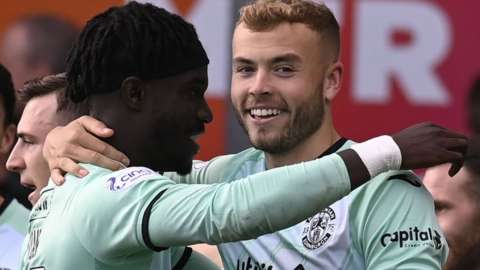 Hibernian's Elie Youan and Ryan Porteous celebrate