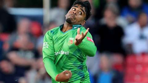 Rehan Ahmed bowls for Leicestershire in the T20 Blast