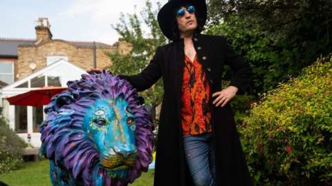 Noel Fielding with his Tusk Lion Trail sculpture