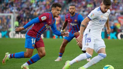 Barcelona's Philippe Coutinho playing against Real Madrid's Federico Valverde