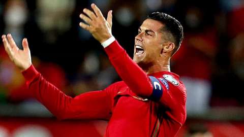 Ronaldo celebrates in Faro