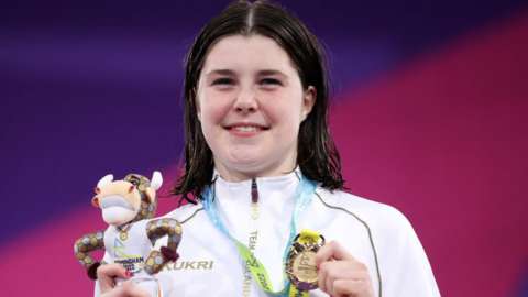 Andrea Spendolini-Sirieix with her Commonwealth Games gold medal