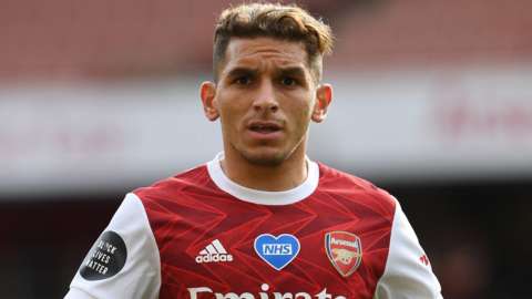 Lucas Torreira playing for Arsenal in 2020