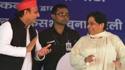 Bahujan Samaj Party (BSP) president Mayawati (L) and Samajwadi Party (SP) president Akhilesh Yadav (R) wave at the SP-BSP-RLD alliances first joint rally in Deoband in Uttar Pradesh state on April 7, 2019.
