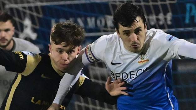 Larne beat Glenavon to move five points clear