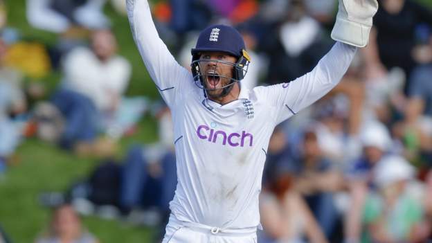 Foakes misses Surrey game with minor back complaint