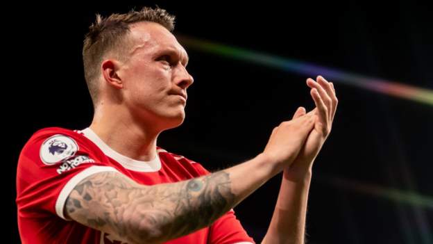 Jones to leave Man Utd after 'difficult' few years