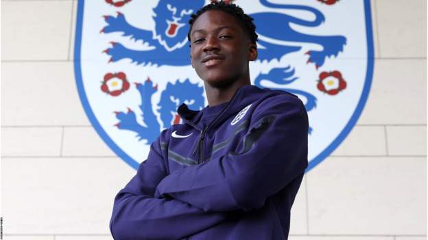Teenager Mainoo added to England squad