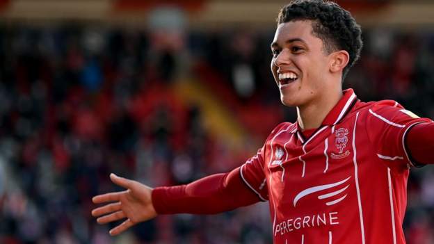 Lincoln City 2-0 Sunderland: Brennan Johnson on target as Imps take control in League One play-off