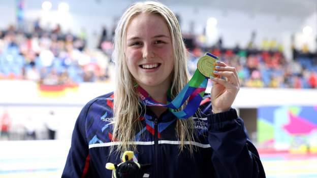 Rogers defies medics to win World Championship gold