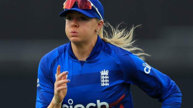 Women's Ashes: England bowler Sarah Glenn misses final ODI after surgery