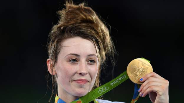 Jade Jones: Olympic taekwondo champion suffers knee injury - BBC Sport