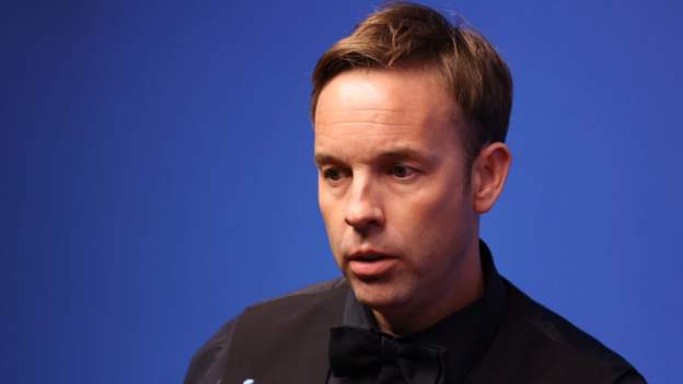 British Open: Ali Carter beats Mark Selby 3-0 in second round