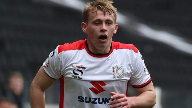 Harry Hickford joins Dagenham & Redbridge on loan from MK Dons - BBC Sport