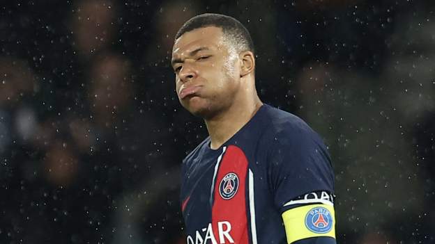 PSG miss chance to seal title in thrilling draw