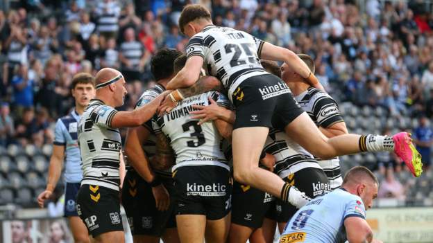 Super League: Hull FC 34-6 St Helens - Home side sparkle to blow away champions