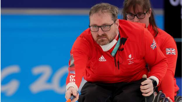 Scotland wheelchair curlers reach knockout stage
