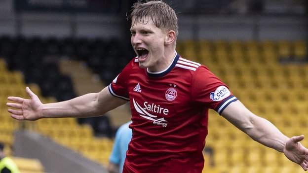 Aberdeen: Jack MacKenzie extends contract until 2025 - BBC Sport