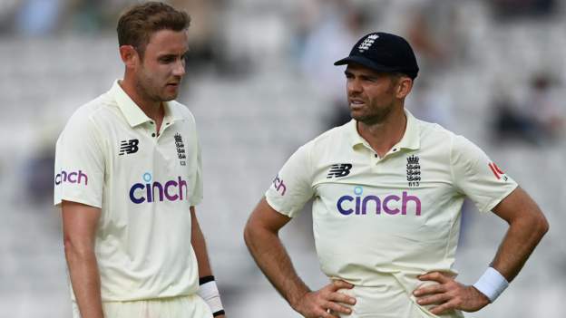 Anderson and Broad in 12-man England squad for second Ashes Test thumbnail