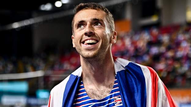 Gourley wins 1500m silver as GB claim three medals