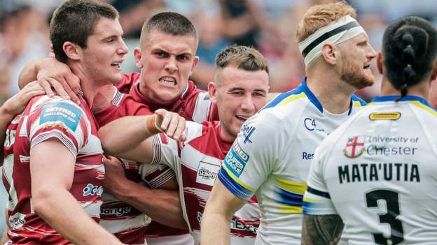 Challenge Cup: Wigan 14-12 Warrington - Warriors hold on with 12 men