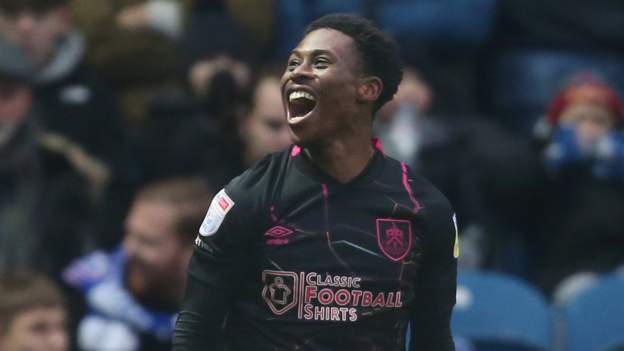 Leaders Burnley cruise to victory at QPR