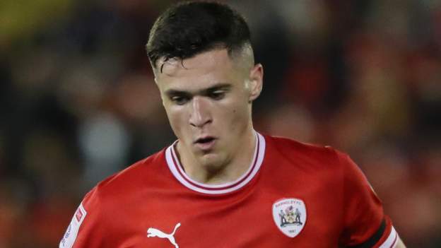 Jack Aitchison: Exeter City sign former Motherwell striker - BBC Sport