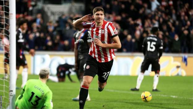 Brentford run continues with last-gasp Palace draw