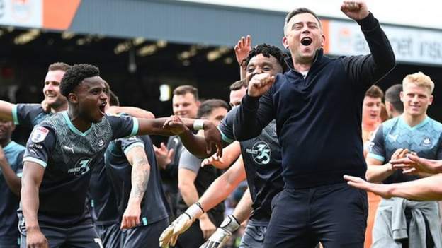 Plymouth Argyle win League One title