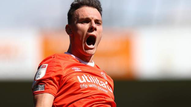 Luton Town 1-0 Nottingham Forest: Kal Naismith penalty gives Hatters victory