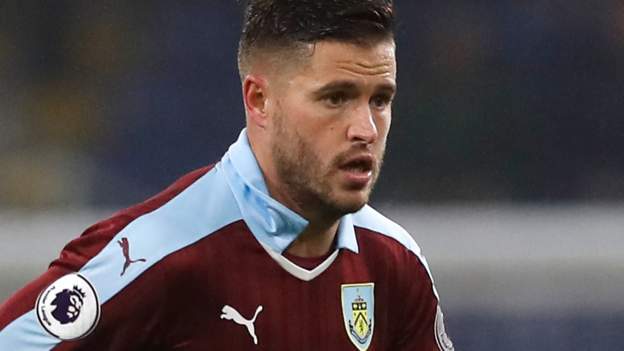 Michael Kightly: Burnley midfielder joins Burton Albion on loan - BBC Sport