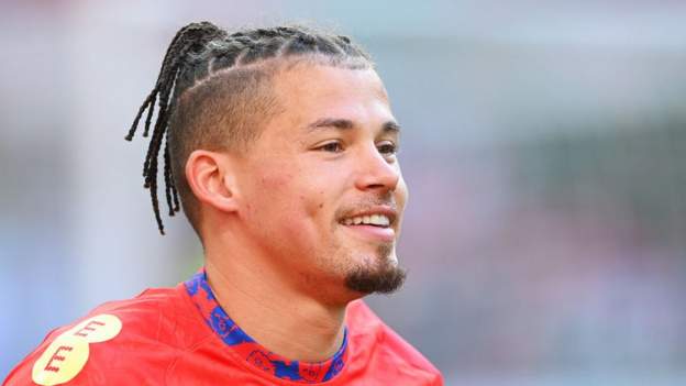 Kalvin Phillips: Manchester City agree £45m deal for Leeds United midfielder