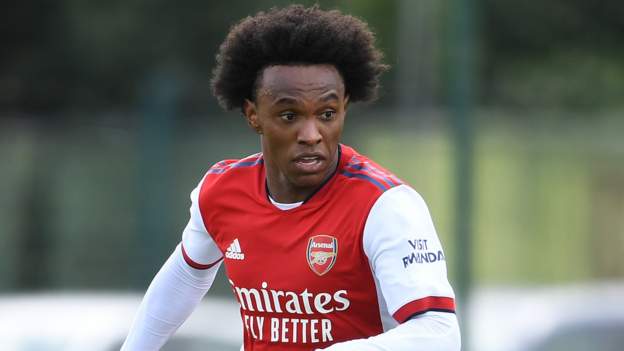Willian: Arsenal working on agreement to end midfielder's contract
