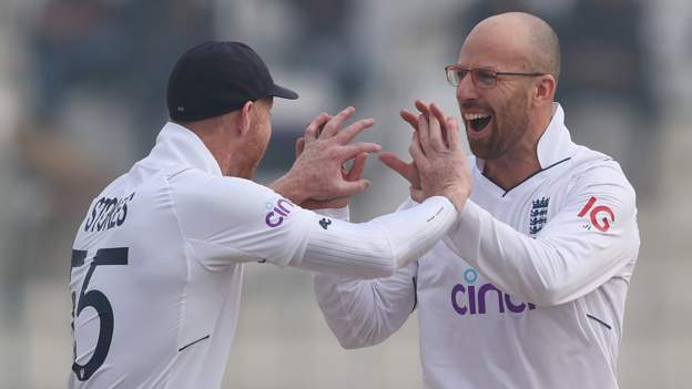Pakistan collapse gives England control