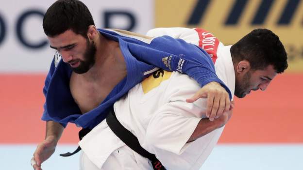 Khasan Khalmurzaev fights Saeid Mollaei