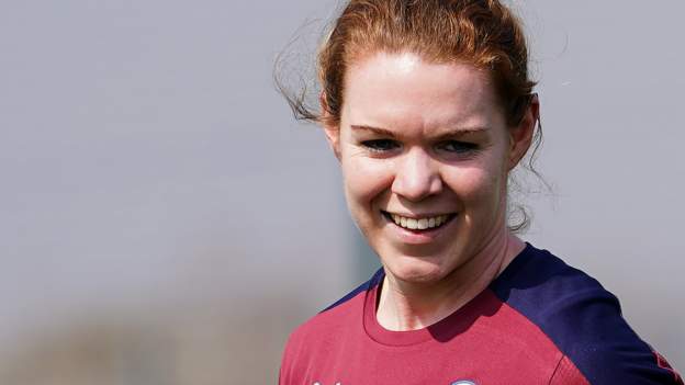 Man Utd sign ex-City defender Mannion
