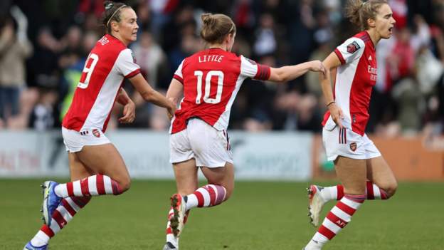 Tottenham 1-1 Arsenal: Vivianne Miedema scores dramatic late equaliser in derby