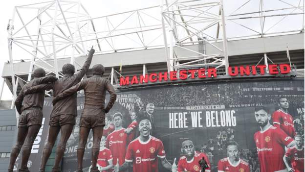 Manchester United: Glazer family put another 9.5m shares up for sale