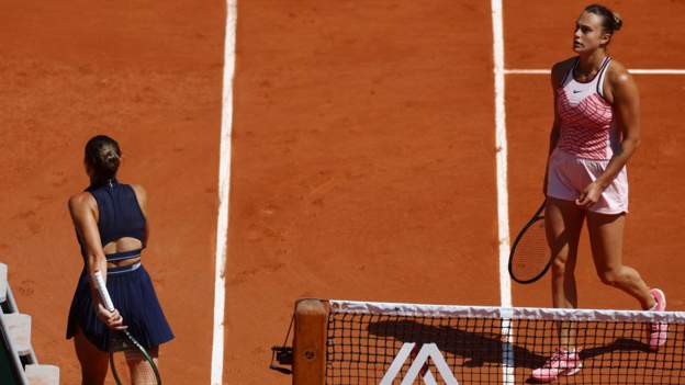 <div>French Open: Ukraine's Marta Kostyuk booed after avoiding Aryna Sabalenka handshake</div>
