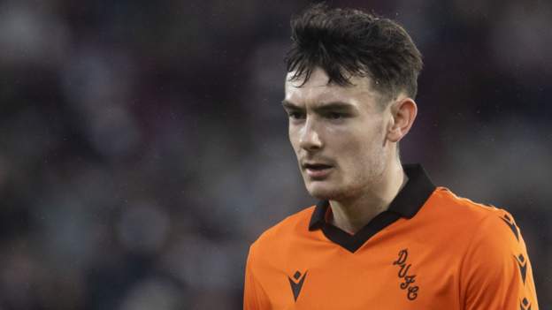 Hibernian sign Wales' Levitt from Dundee United