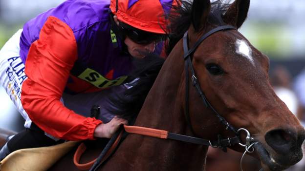 Convey and Ryan Moore win Easter Classic at Lingfield - BBC Sport