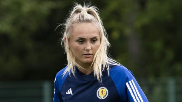 Sam Kerr: Scotland midfielder on move to Bayern Munich - BBC Sport