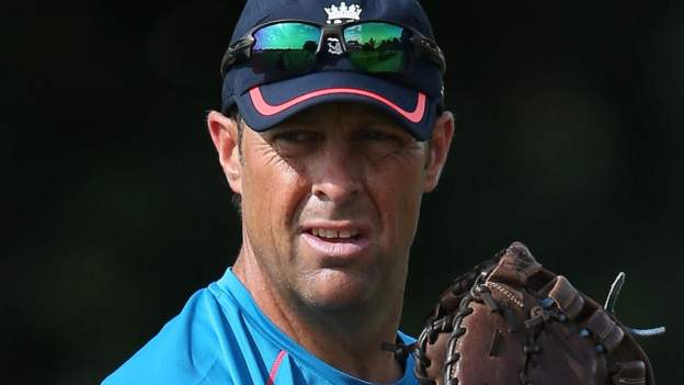 Marcus Trescothick: England batting coach tests positive for Covid-19