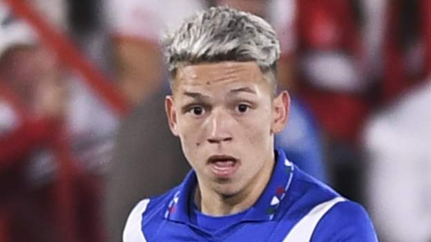 Velez players claim fans threatened to shoot them