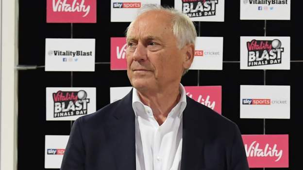 Yorkshire criticise Graves after he ends chair bid
