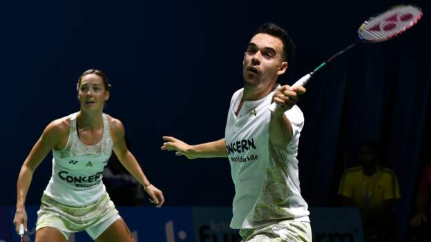 Badminton World Championships Chris And Gabby Adcock Reach Quarter Finals In China Bbc Sport 