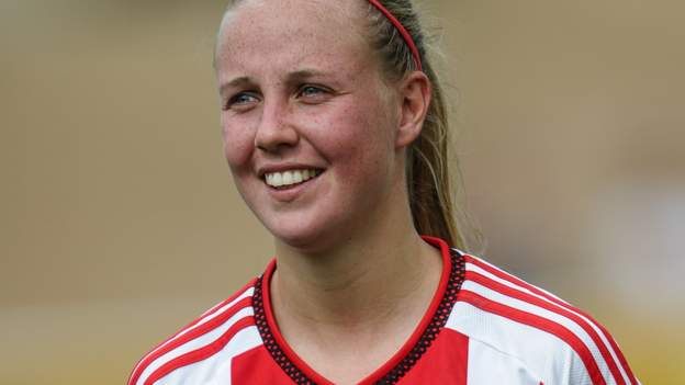 Beth Mead: Sunderland striker signs four-year contract - BBC Sport