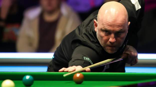World Snooker suspends King during betting probe